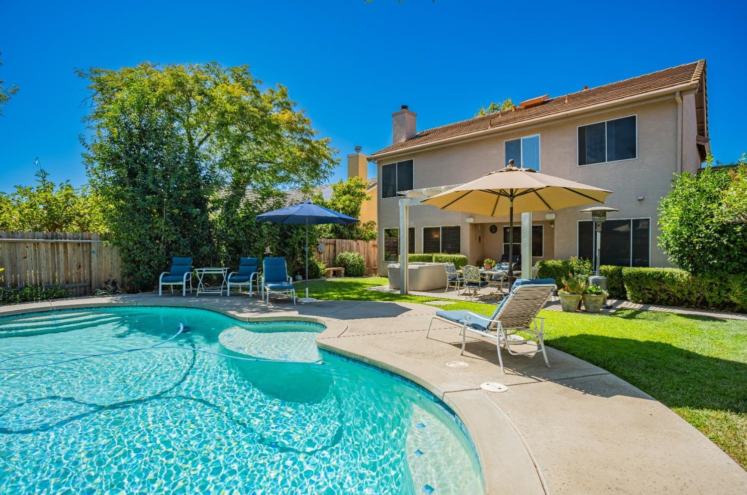 6620 Di Lusso Dr, Elk Grove, CA 95758
