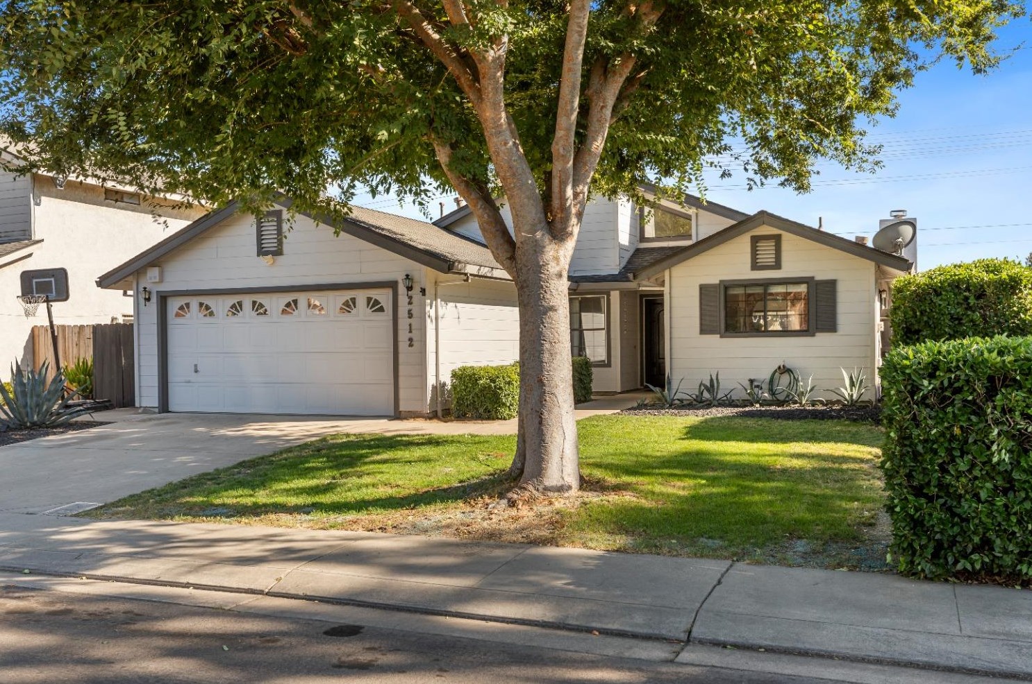 2512 Beatrice Ln, Modesto, CA 95355-8818