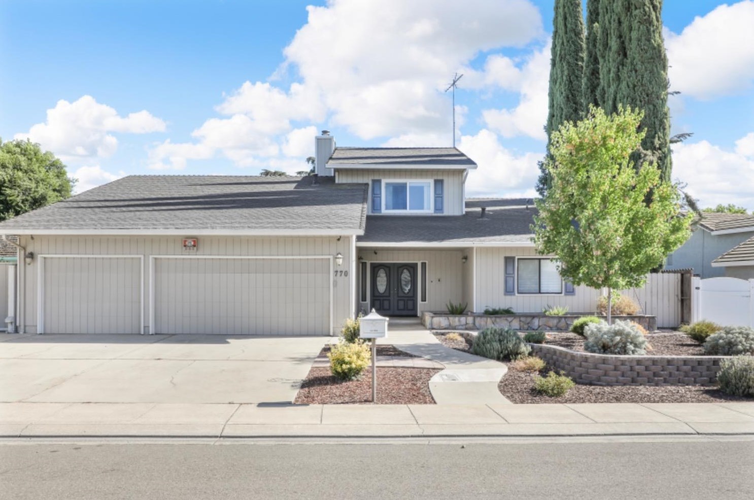 770 Mulholand Dr, Ripon, CA 95366