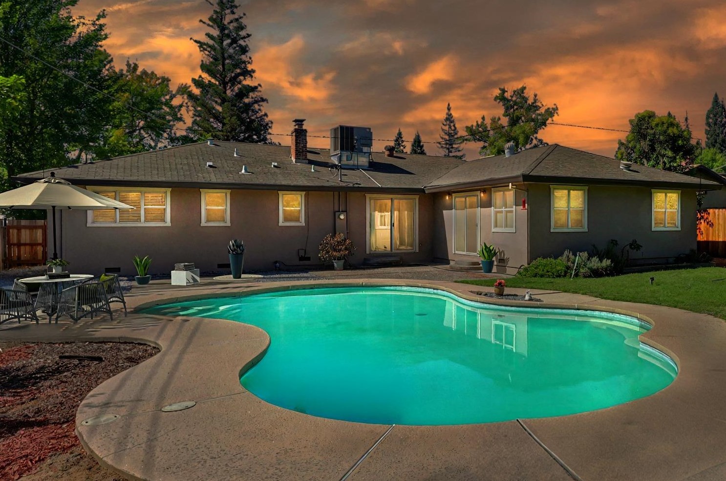 6213 Glademont Ct, Carmichael, CA 95608