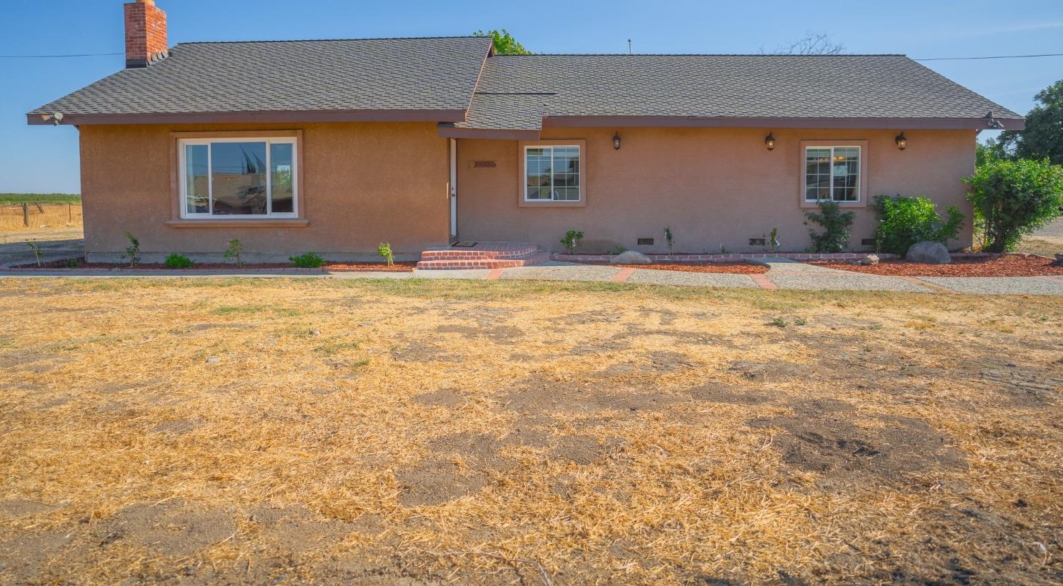 19327 Pioneer Rd, Los Banos, CA 93635