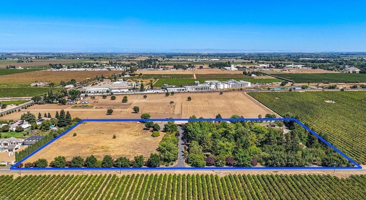 19144 Hidden Lakes Ln, Acampo, CA 95220