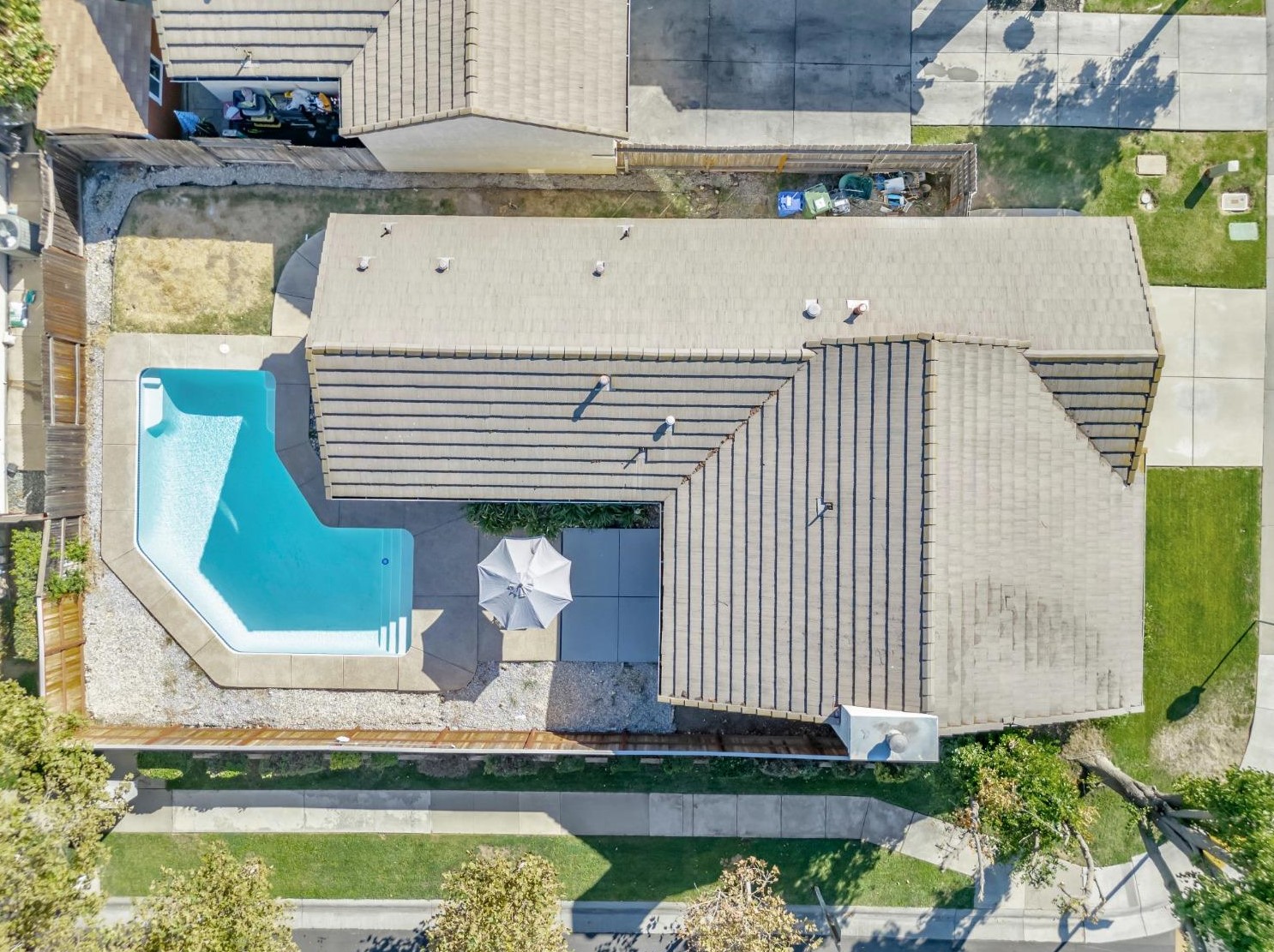 9373 Lakepoint Dr, Elk Grove, CA 95758