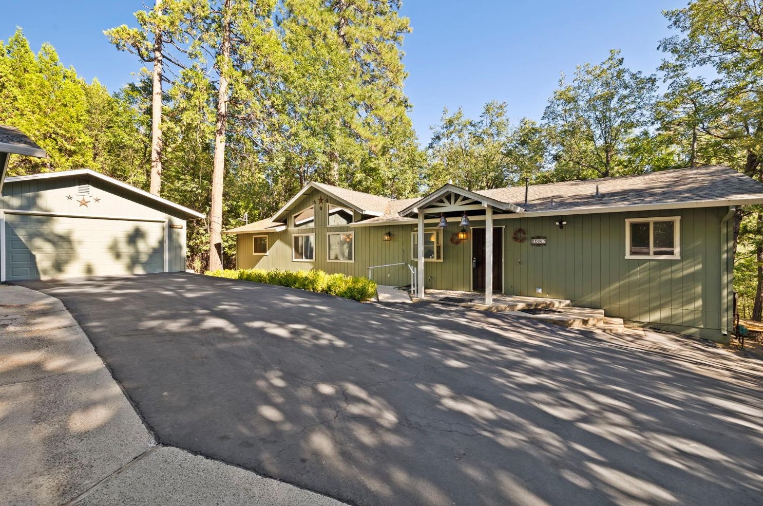 22667 Fuller Rd, Twain Harte, CA 95383