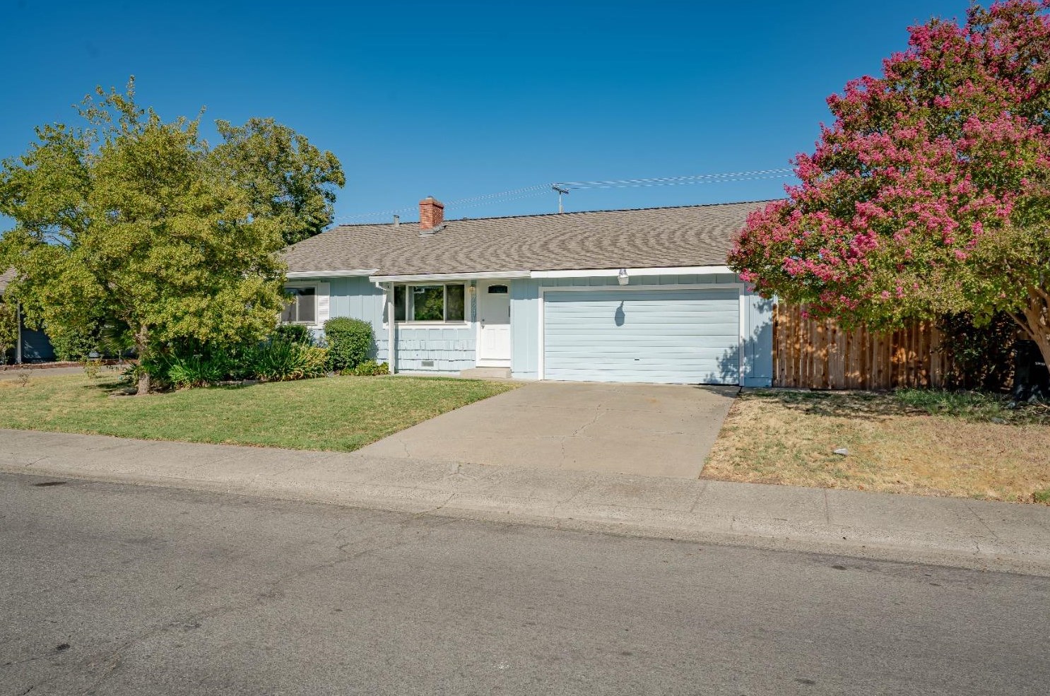 7241 15th St, Sacramento, CA 95822-4701