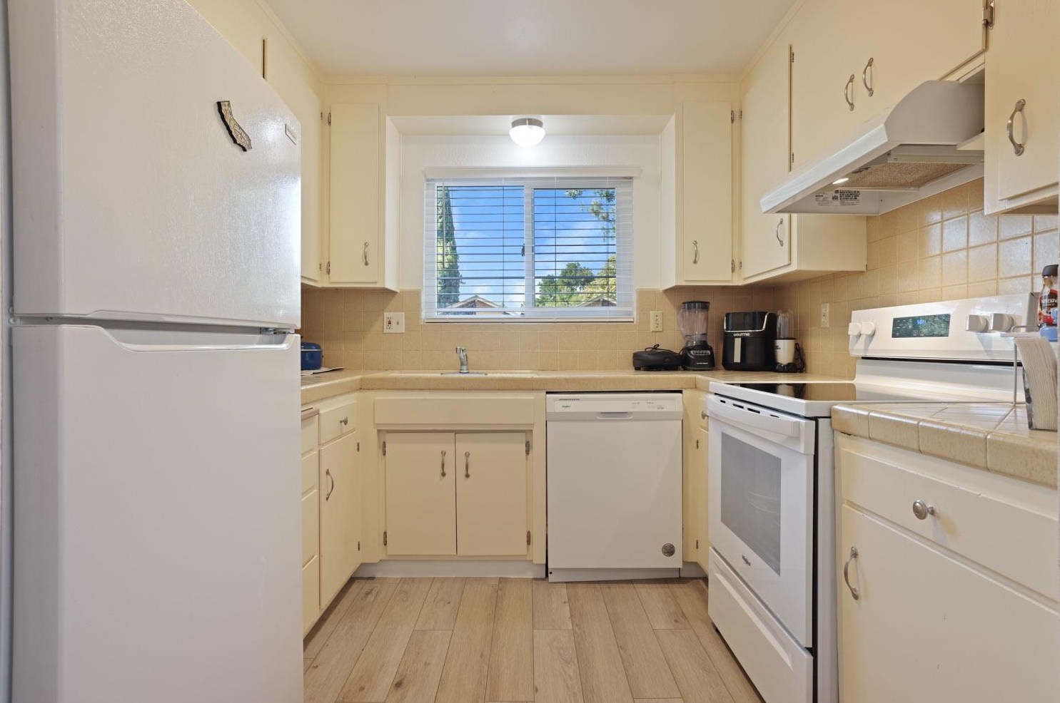 1900 Floyd Ave, Modesto CA  95355-2206 exterior