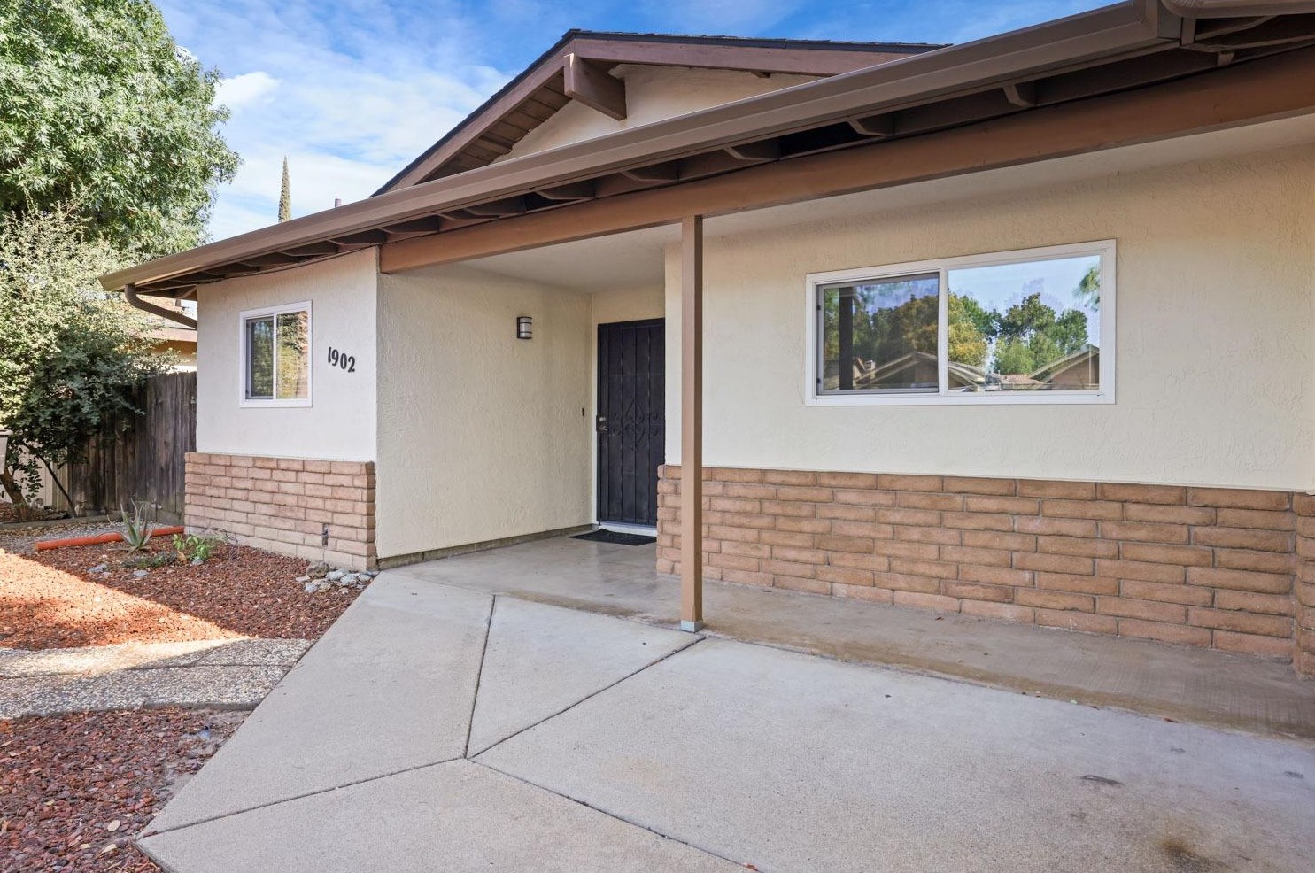 1900 Floyd Ave, Modesto CA  95355-2206 exterior