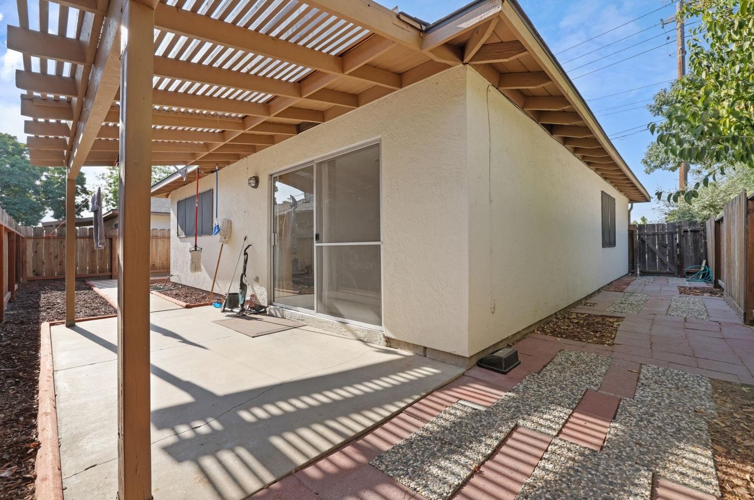 1900 Floyd Ave, Modesto CA  95355-2206 exterior