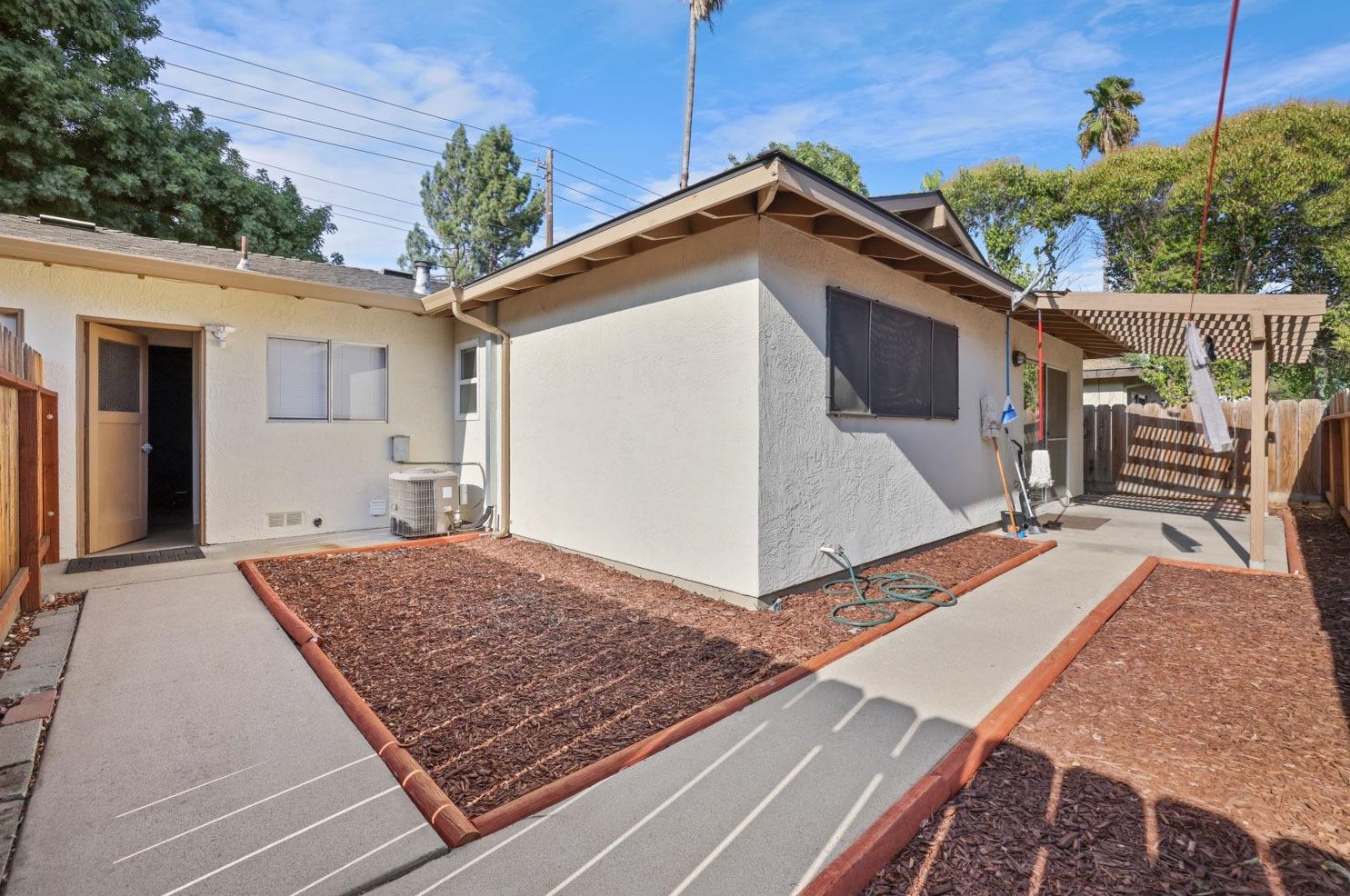 1900 Floyd Ave, Modesto CA  95355-2206 exterior