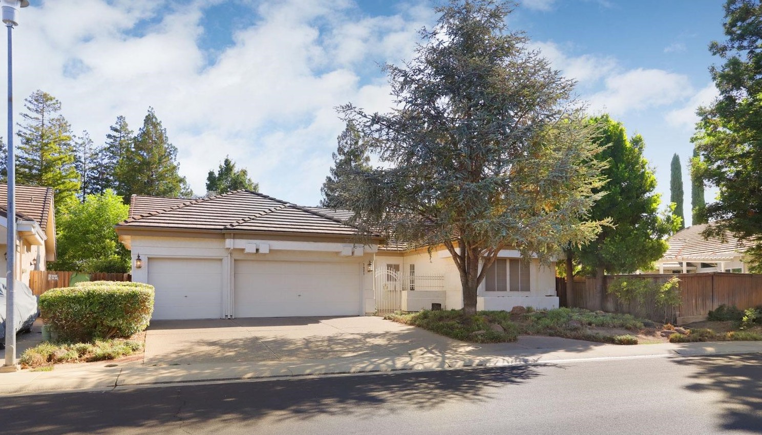 7921 Wymark Dr, Elk Grove, CA 95758