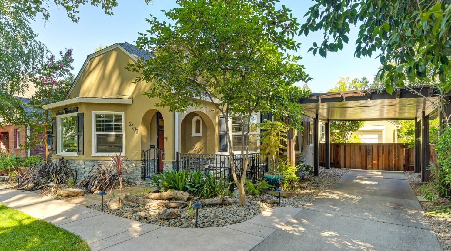 2509 Curtis Way, Sacramento, CA 95818-3922