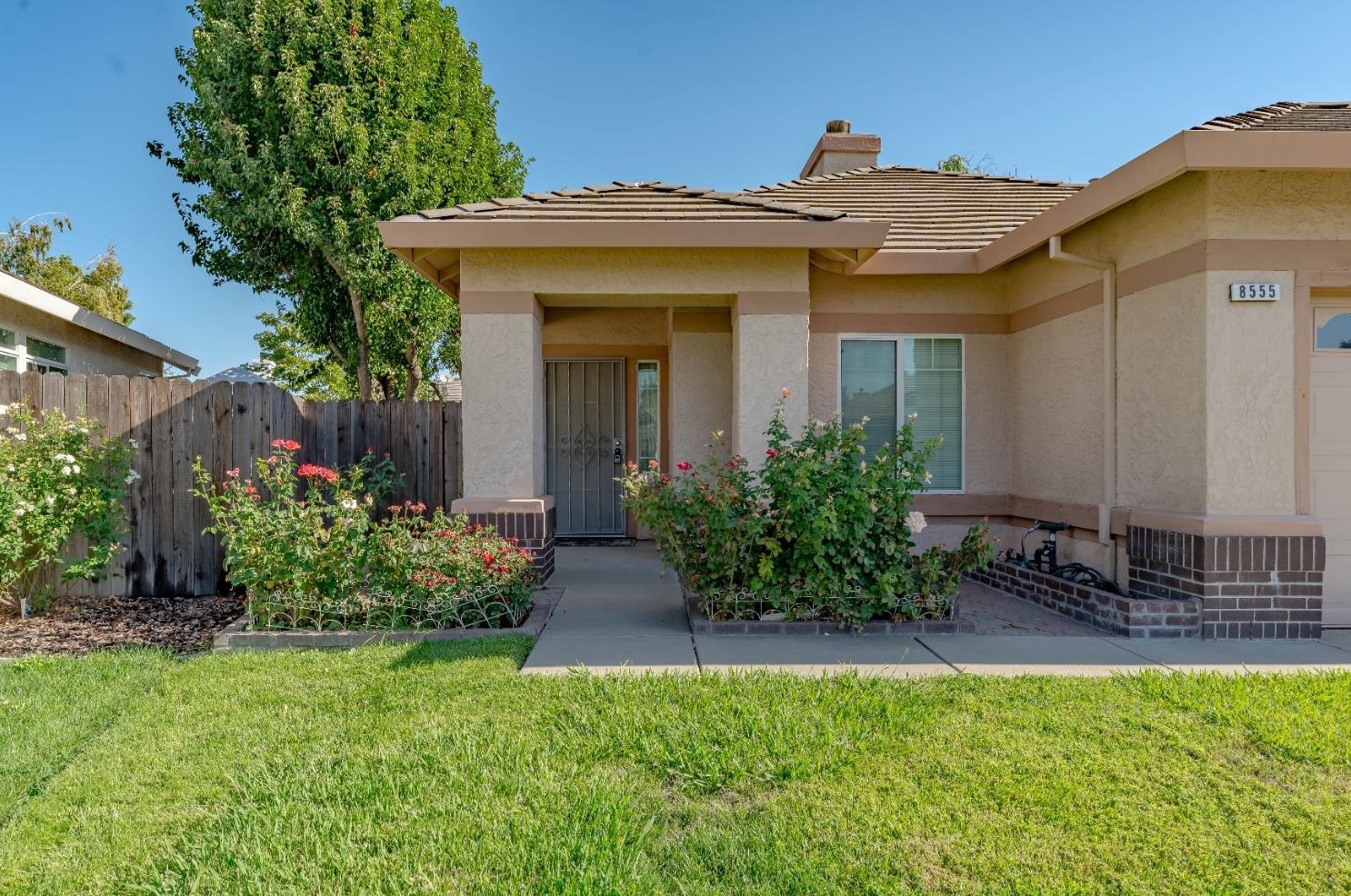 8555 Summit Brook Ct, Elk Grove, CA 95624