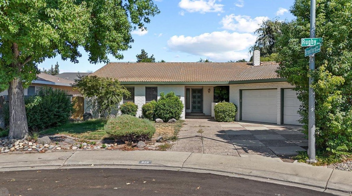 925 Rugby Ln, Modesto, CA 95356