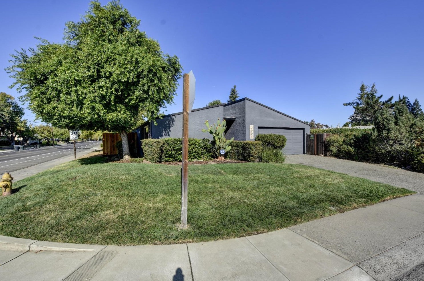 2001 Clearfield Way, Carmichael, CA 95608