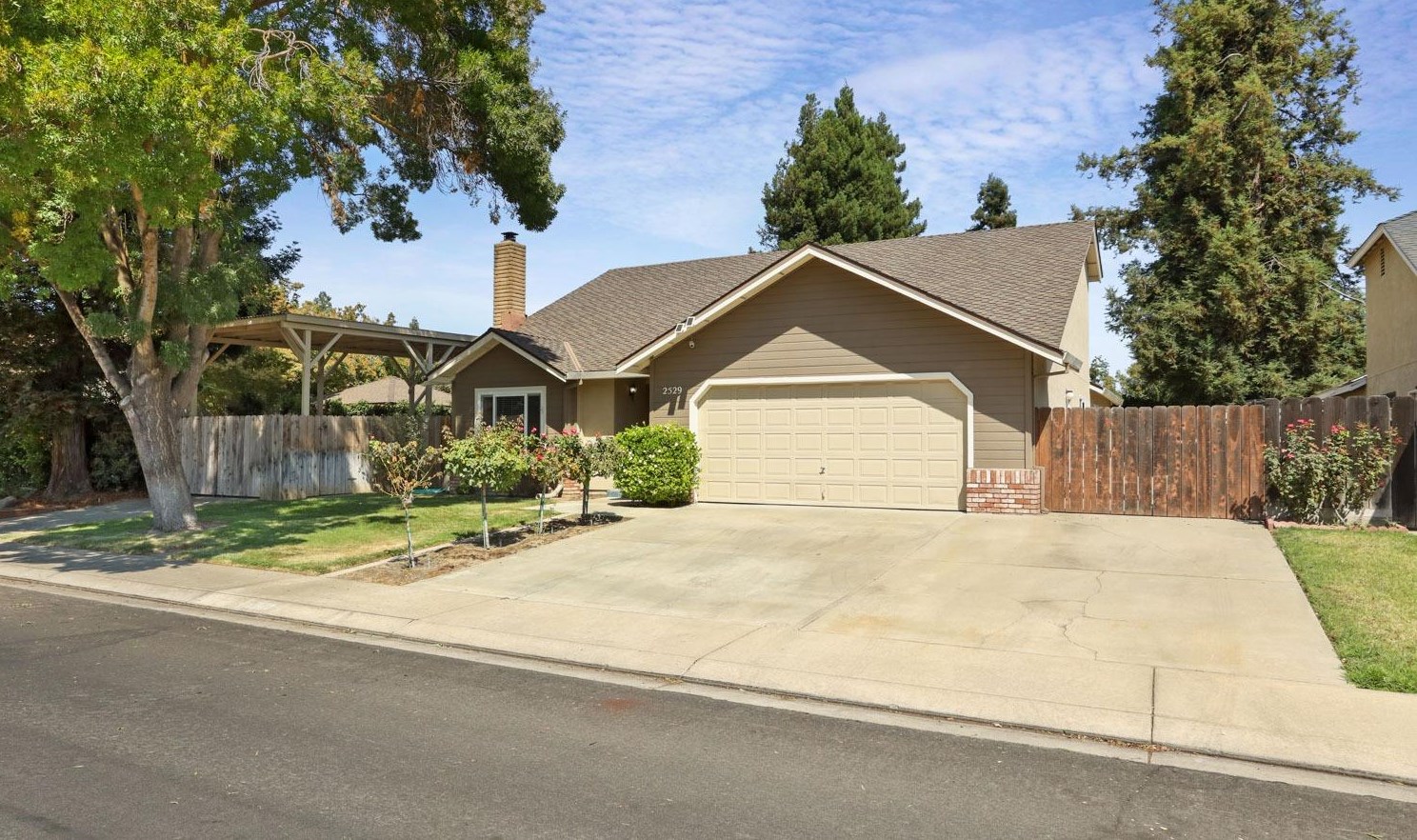 2529 Meadow Oak Dr, Modesto, CA 95355