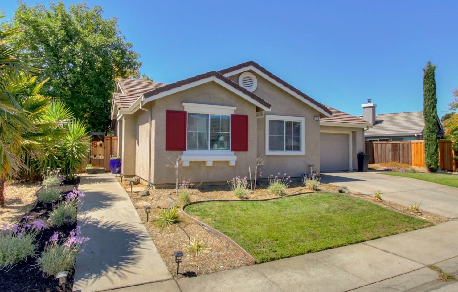 9518 Lake Park Ln, Elk Grove, CA 95758