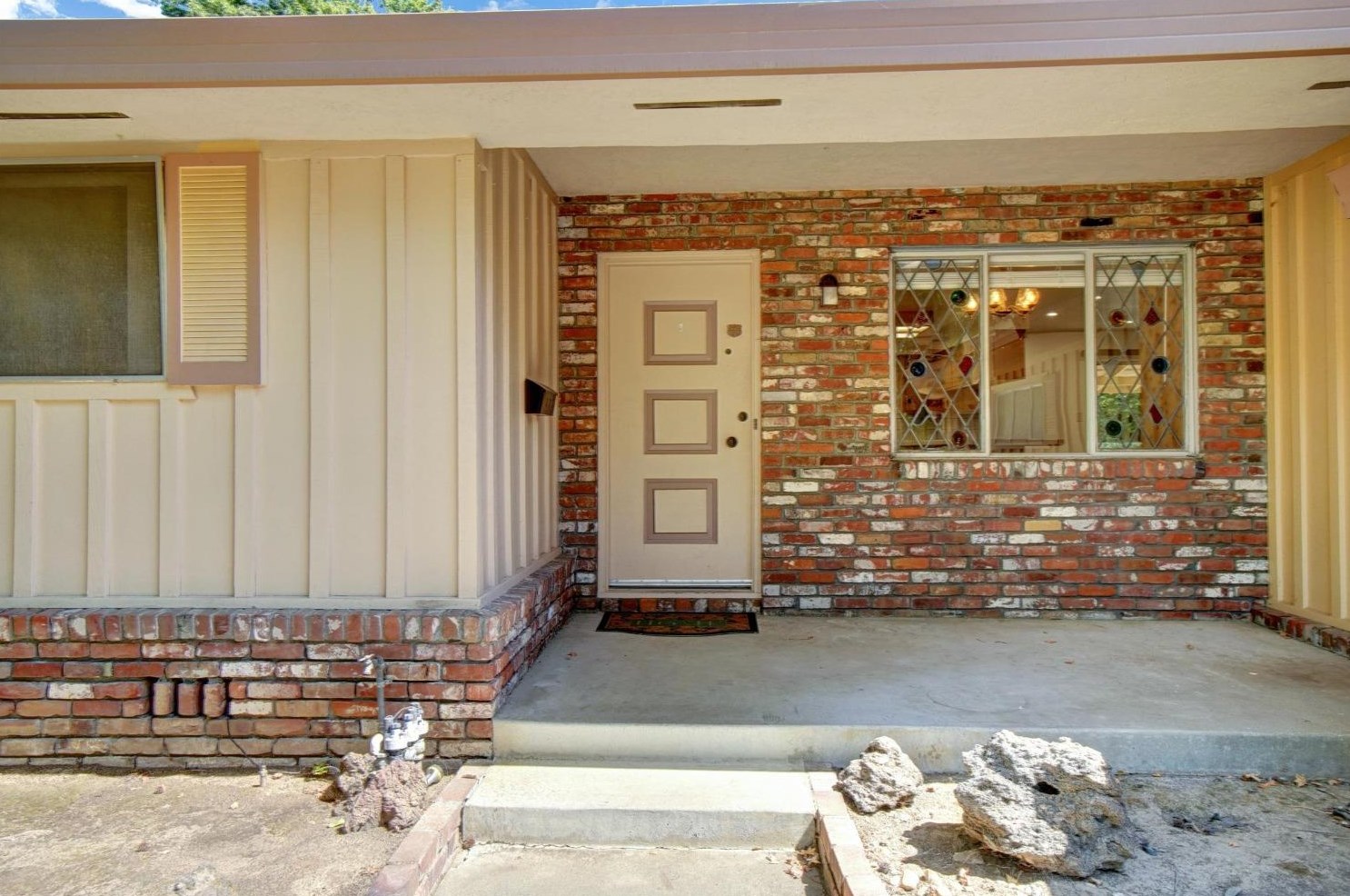 6041 13th St, Sacramento, CA 95822-2933