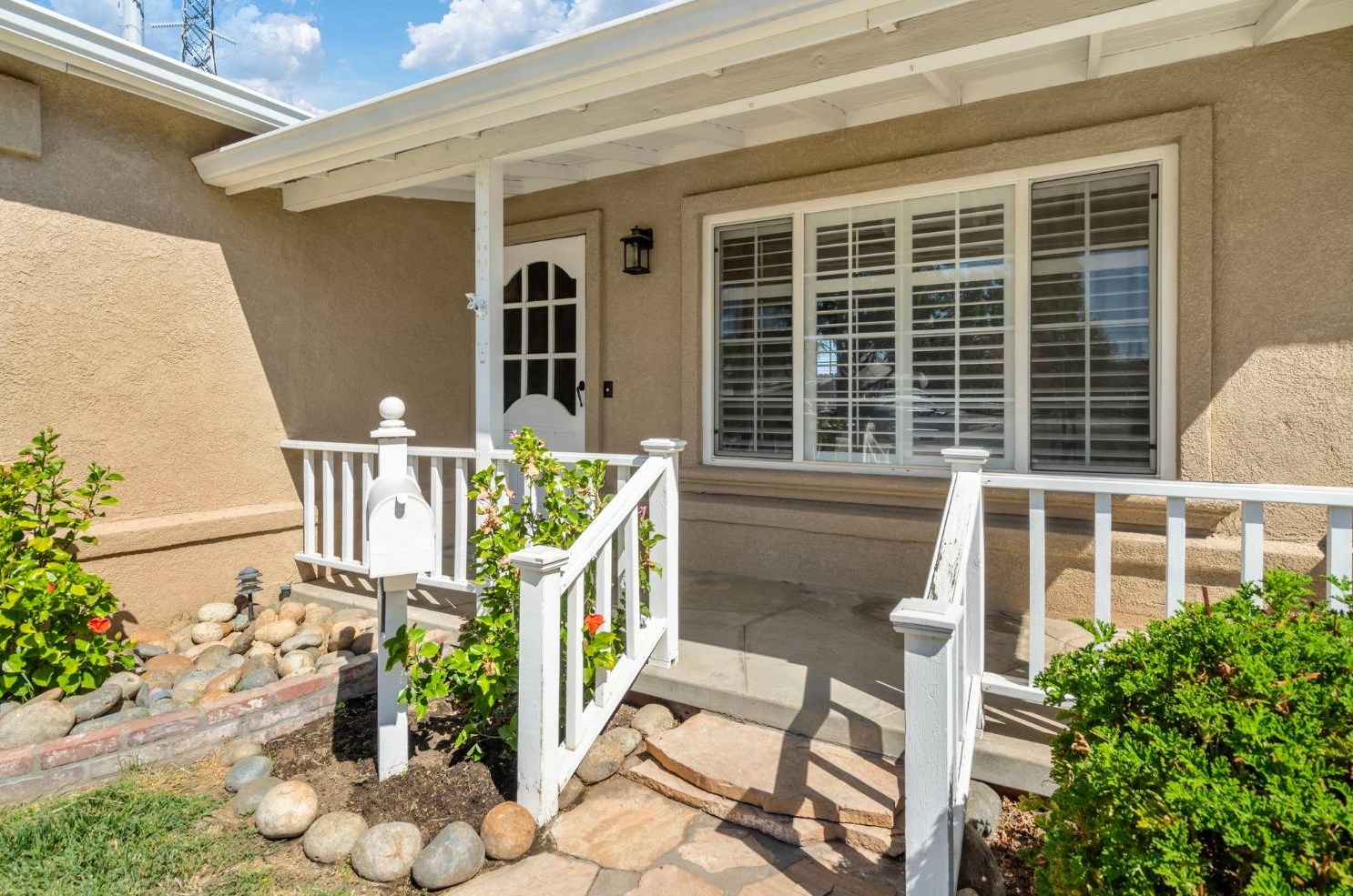 216 Veach Ave, Manteca, CA 95337-4410