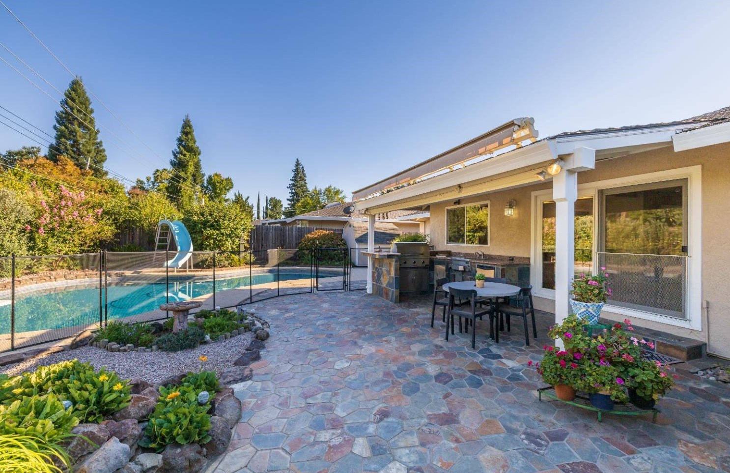 1290 Los Rios Dr, Carmichael, CA 95608