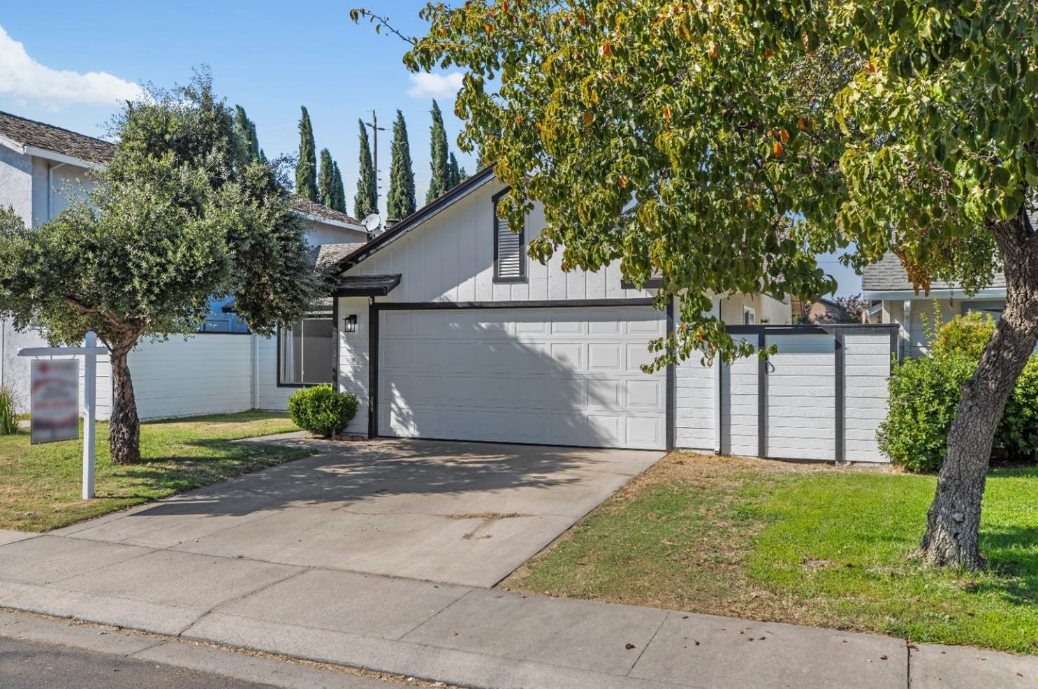 2033 Amsterdam Ln, Modesto, CA 95356