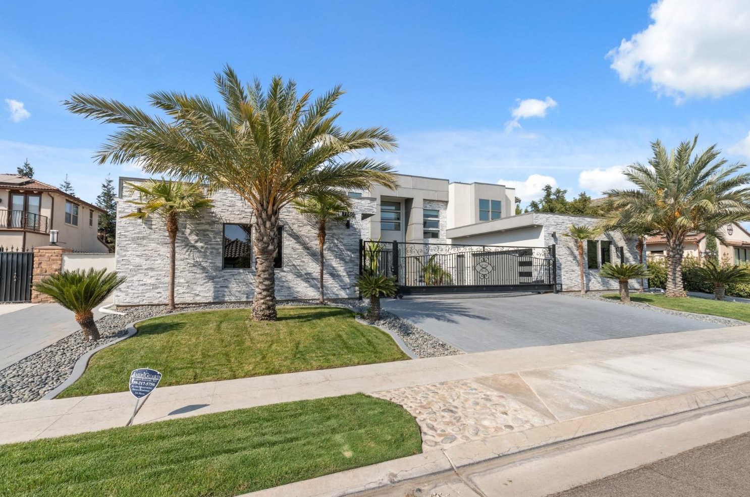 7160 Dovewood Ln, Fresno, CA 93723-4044