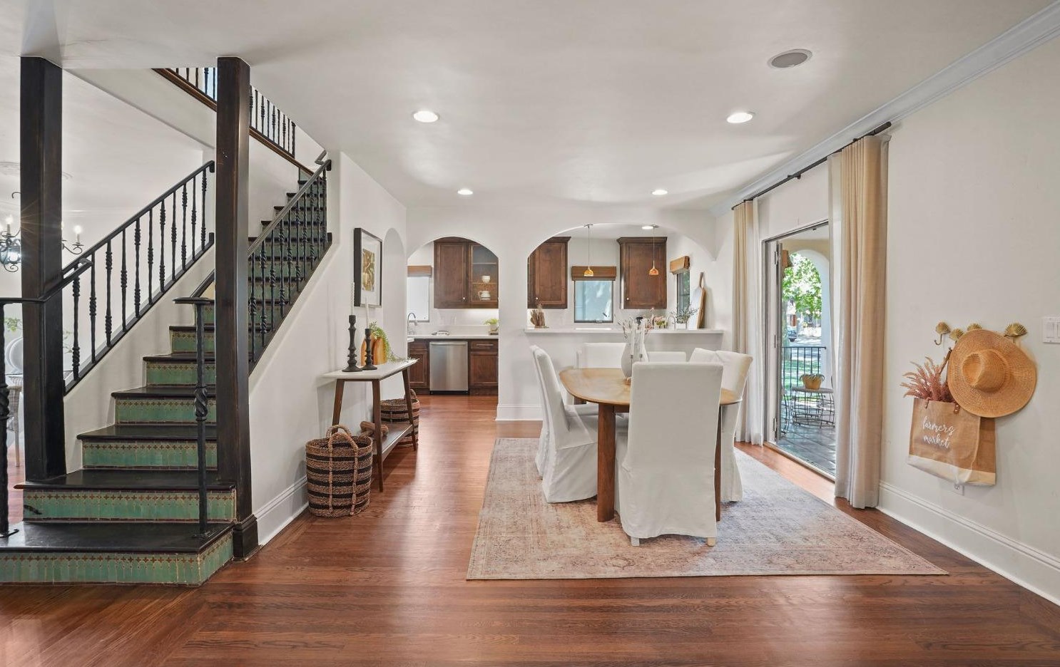 700 34th St, Sacramento CA  95816-3822 exterior