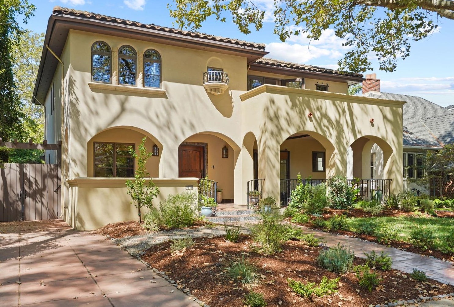 700 34th St, Sacramento CA  95816-3822 exterior