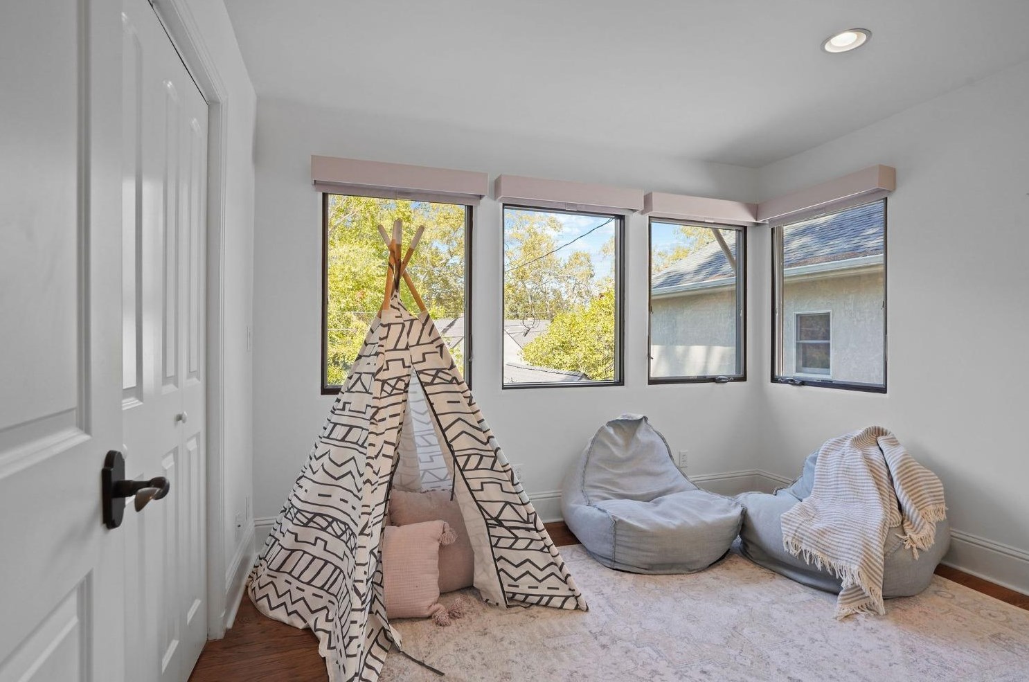 700 34th St, Sacramento CA  95816-3822 exterior
