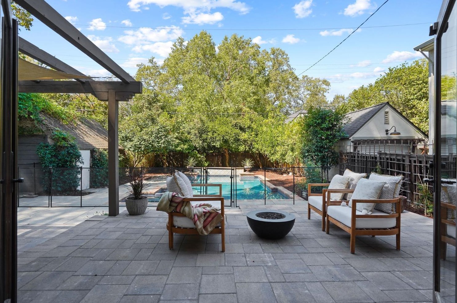 700 34th St, Sacramento CA  95816-3822 exterior