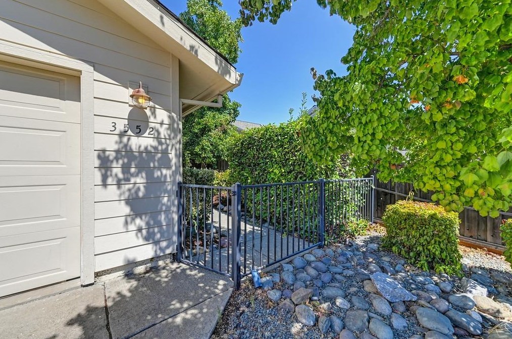 3552 Laird St, Loomis, CA 95650