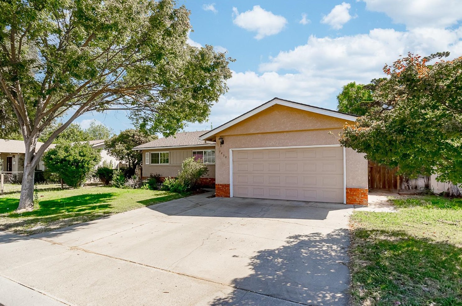 1828 Manzanita Dr, Modesto, CA 95355-2920