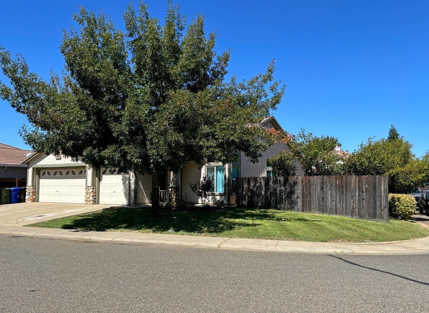 8949 Four Seasons Dr, Elk Grove, CA 95624