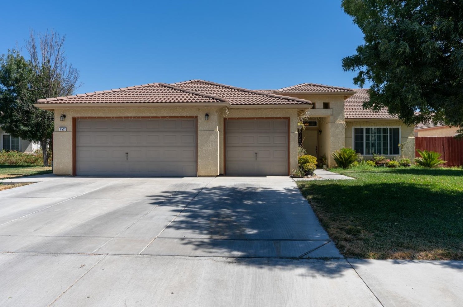 752 Petit Sirah Ct, Los Banos, CA 93635
