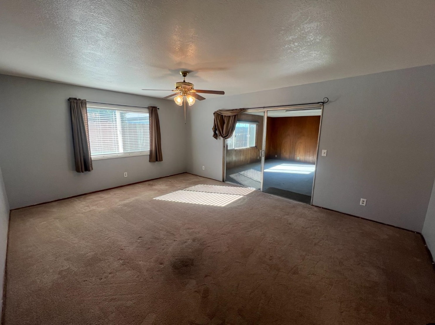 1170 Minaret Ave, Turlock CA 95380-5526 exterior