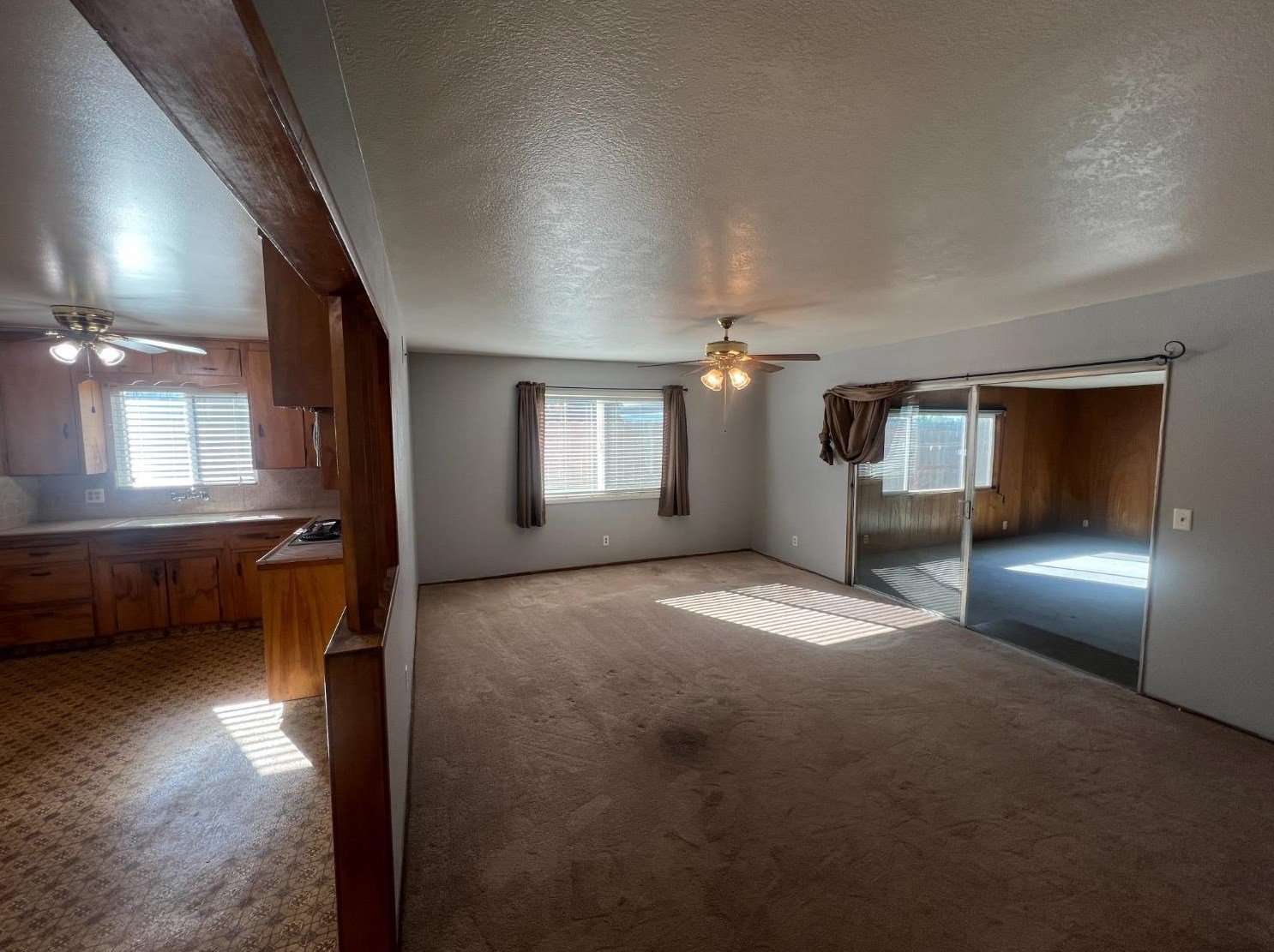 1170 Minaret Ave, Turlock CA 95380-5526 exterior