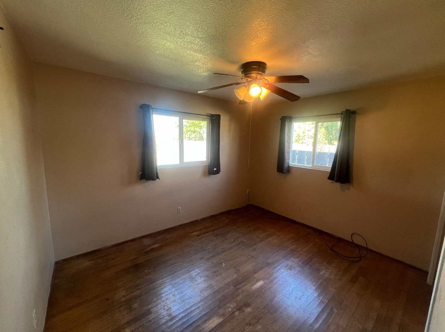 1170 Minaret Ave, Turlock CA 95380-5526 exterior