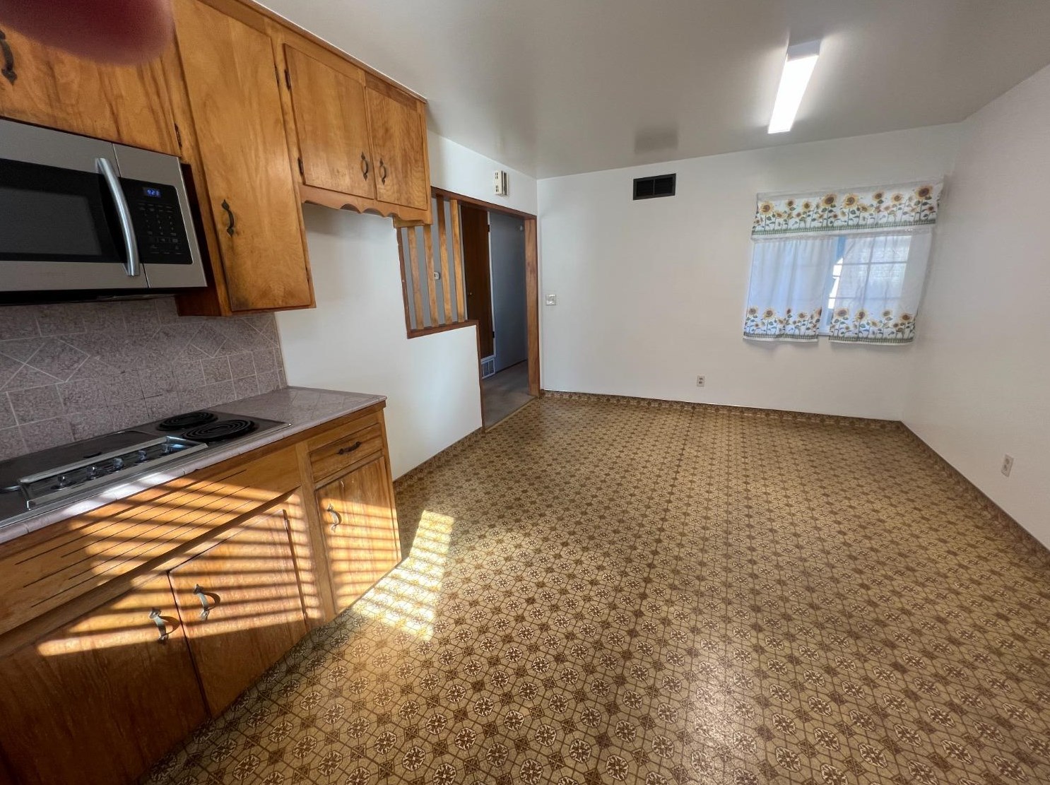 1170 Minaret Ave, Turlock CA 95380-5526 exterior