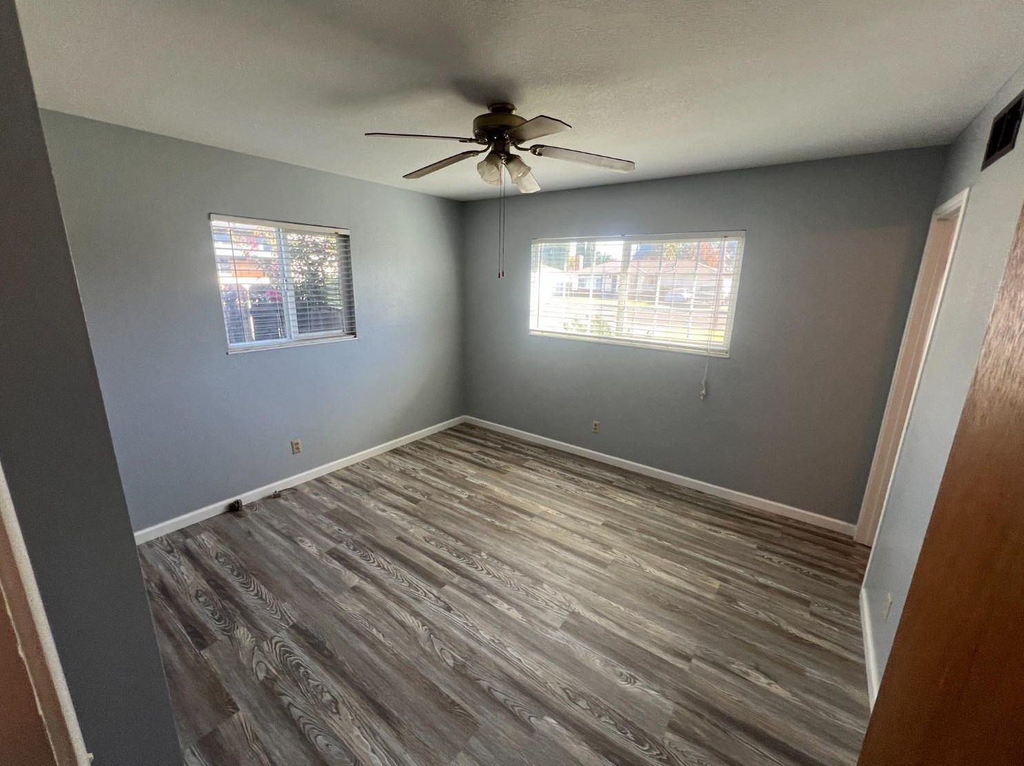 1170 Minaret Ave, Turlock CA 95380-5526 exterior