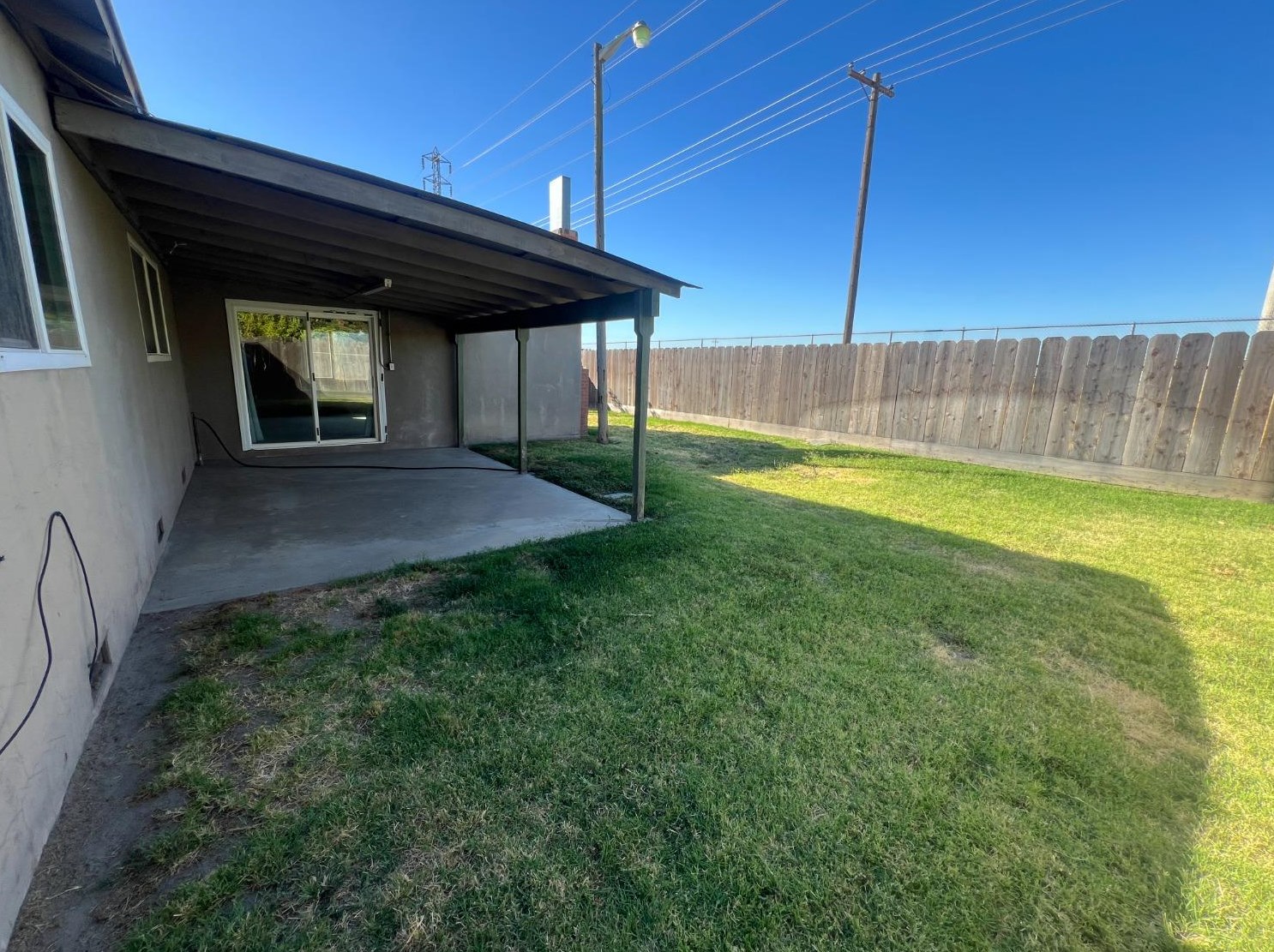 1170 Minaret Ave, Turlock CA 95380-5526 exterior