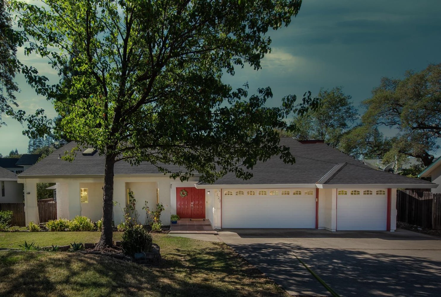 120 Llewellyn Ct, Folsom, CA 95630