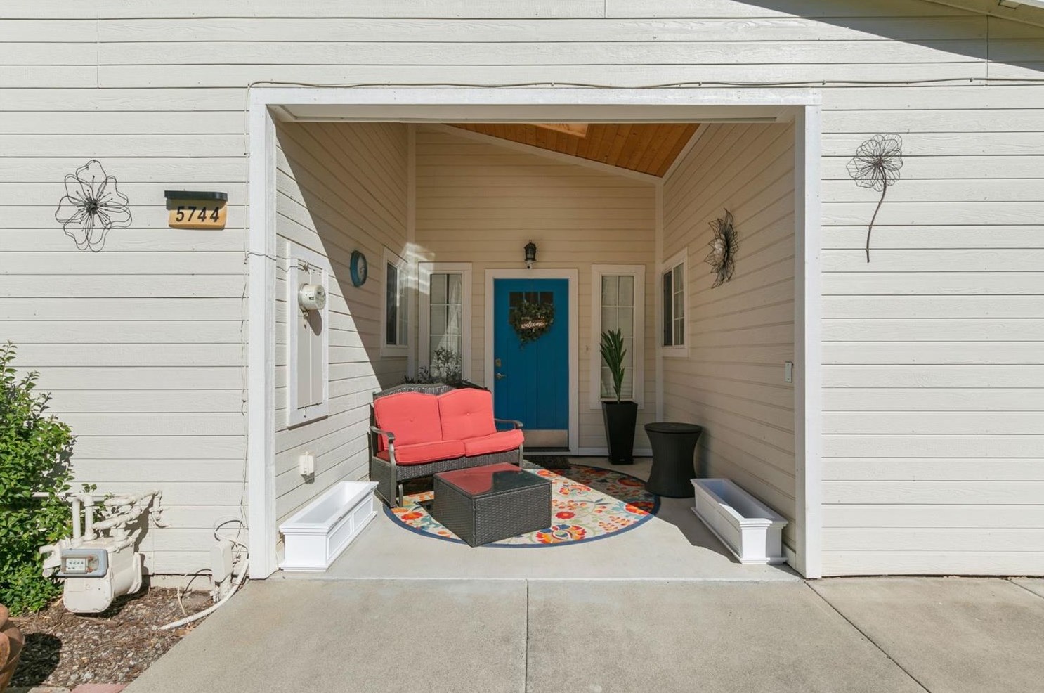 5744 2nd St, Rio Linda, CA 95673