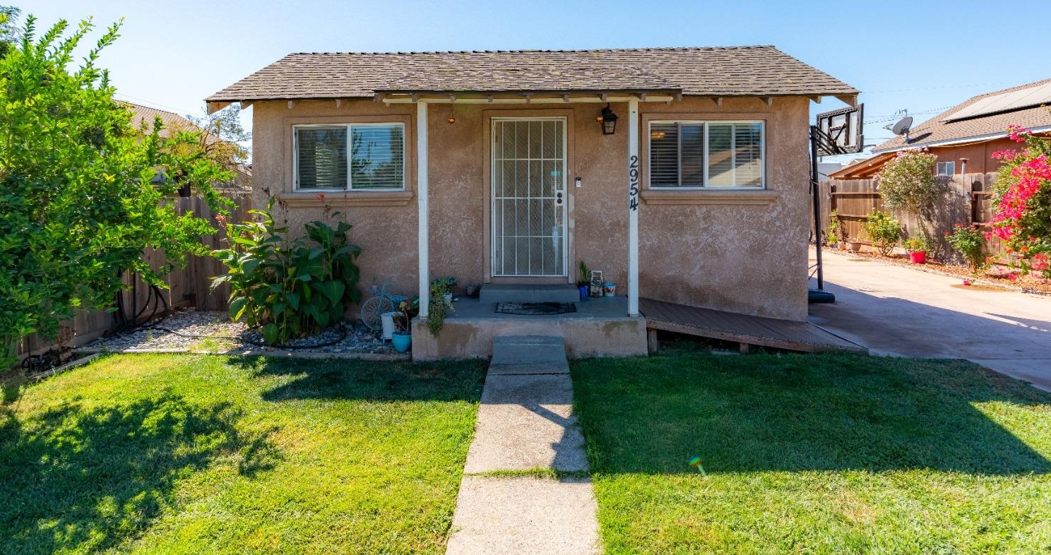 2954 Ross Ave, Riverbank, CA 95367
