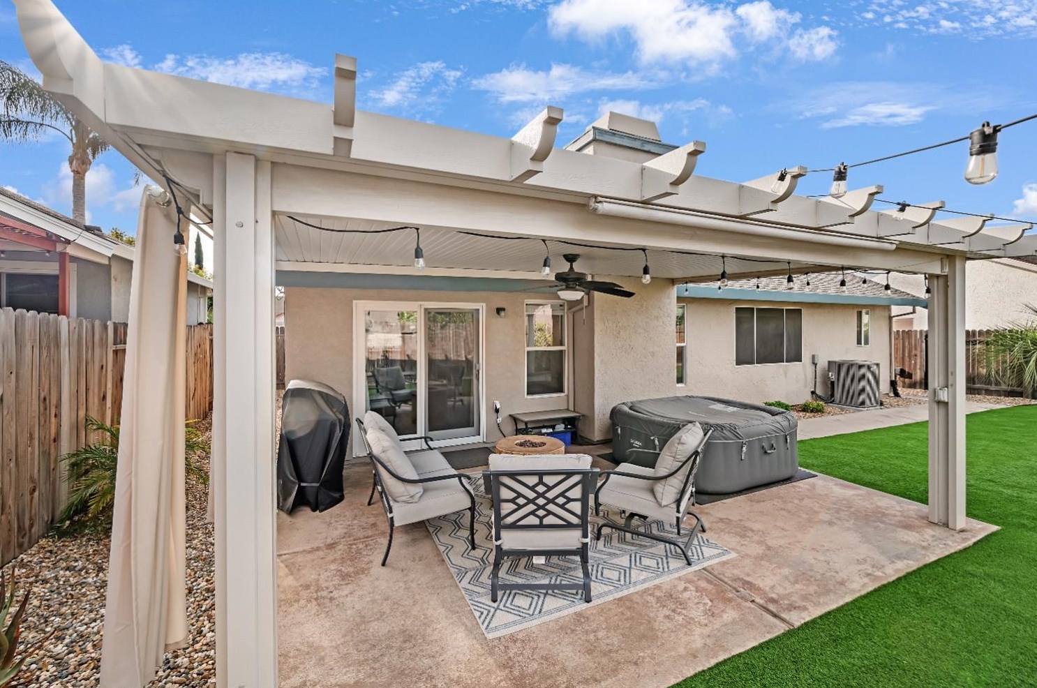 1612 Revere Dr, Roseville CA 95747-7421 exterior