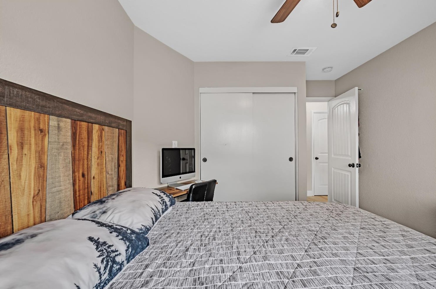 1612 Revere Dr, Roseville CA 95747-7421 exterior