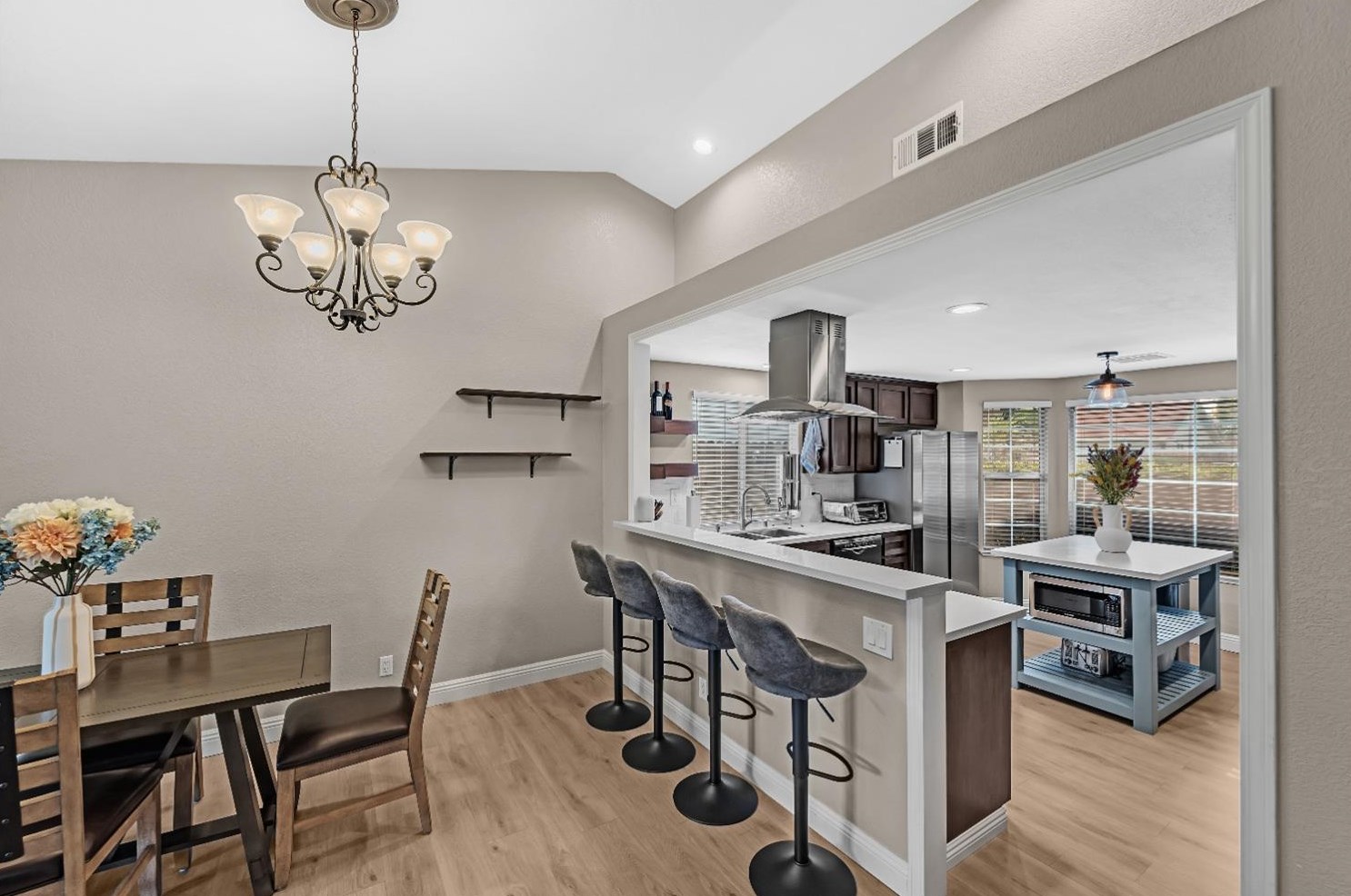 1612 Revere Dr, Roseville CA 95747-7421 exterior