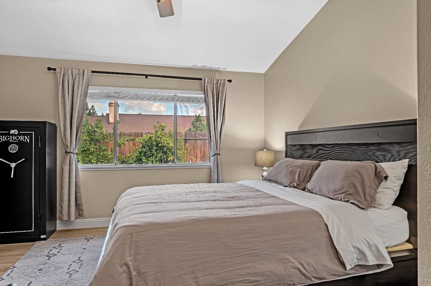 1612 Revere Dr, Roseville CA 95747-7421 exterior