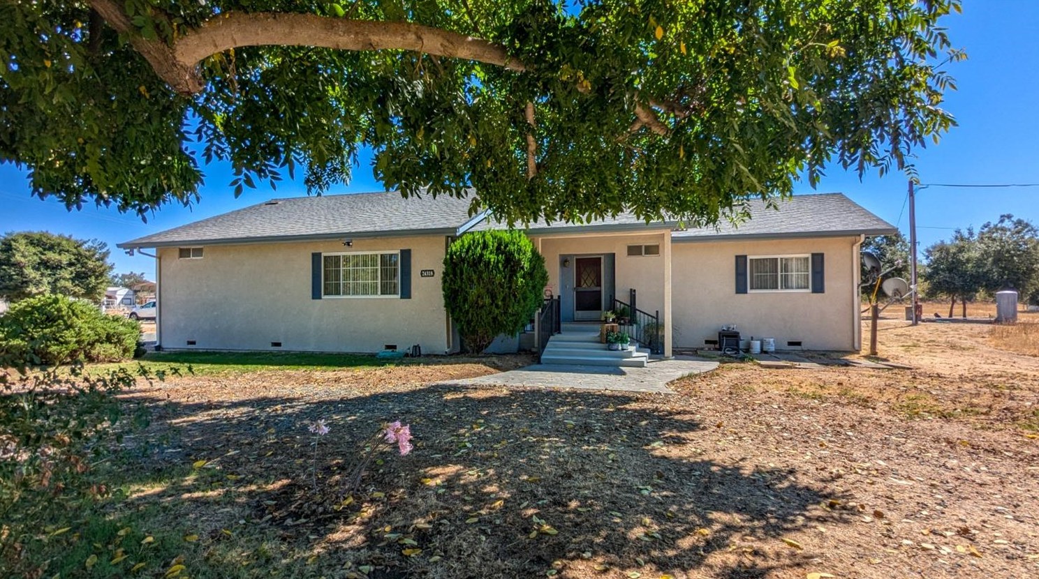 24318 N Graham Rd, Acampo, CA 95220
