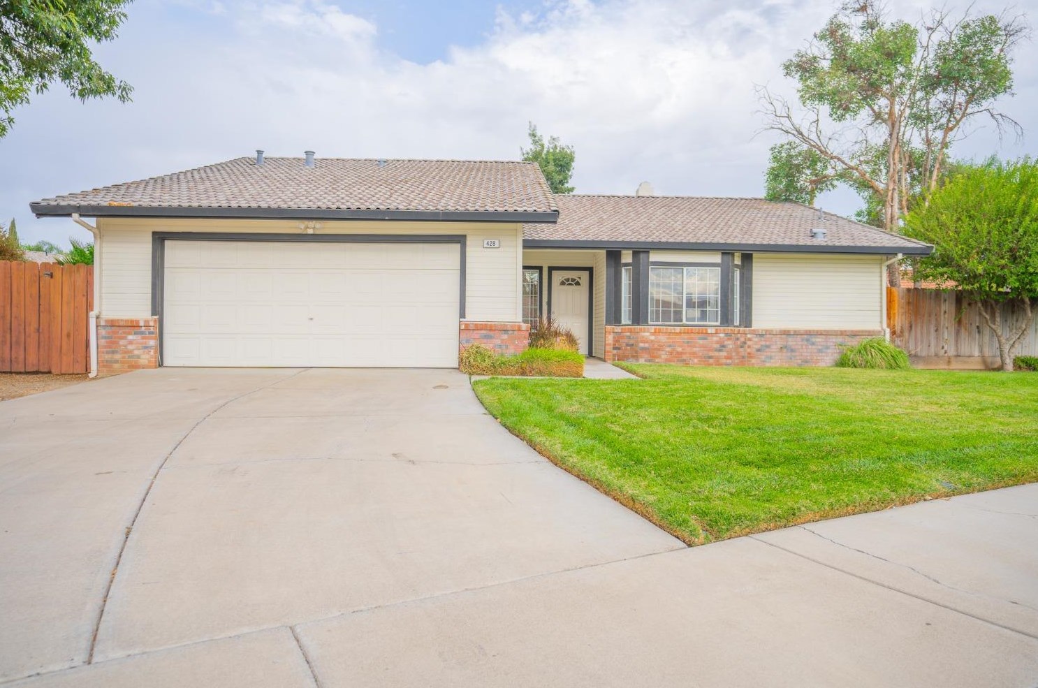 428 Stonewood Dr, Los Banos, CA 93635