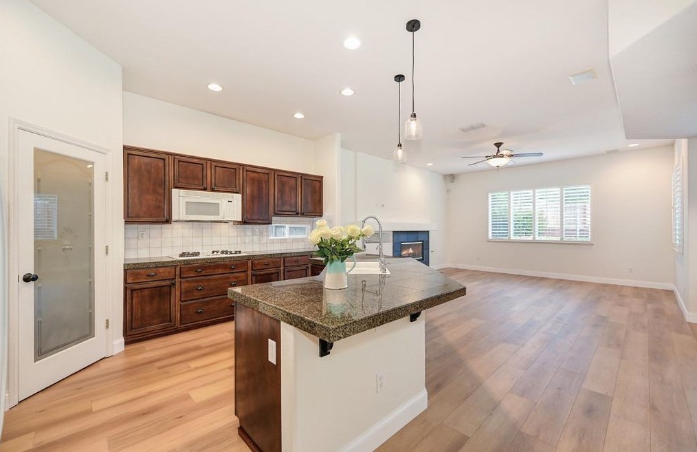 450 Benton Ct, Folsom, CA 95630