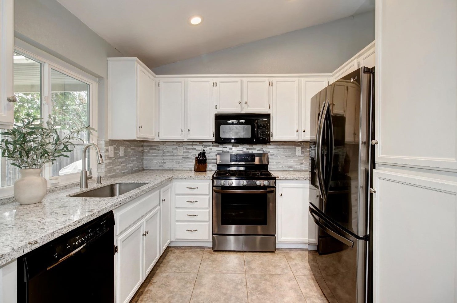 9472 Oak Village Way, Elk Grove, CA 95758